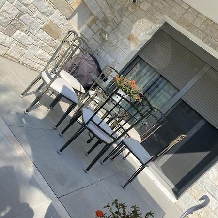 Villa Theodora In Front Of The Sea Hanioti Exterior foto