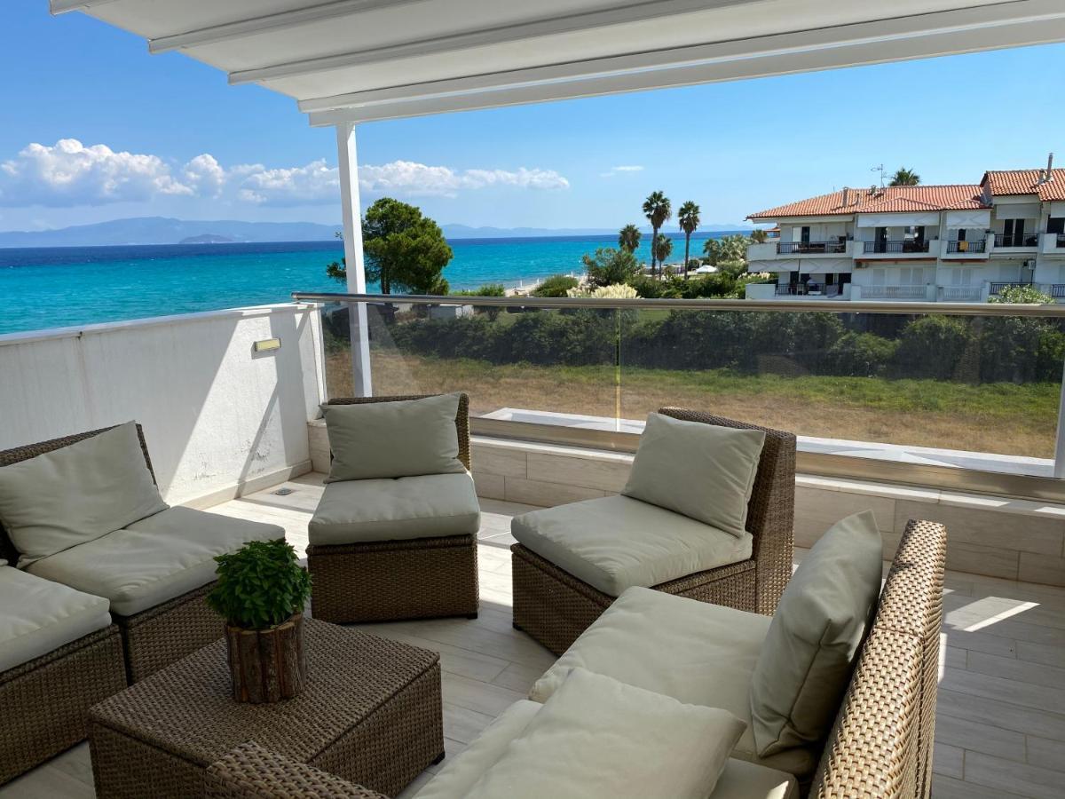 Villa Theodora In Front Of The Sea Hanioti Exterior foto