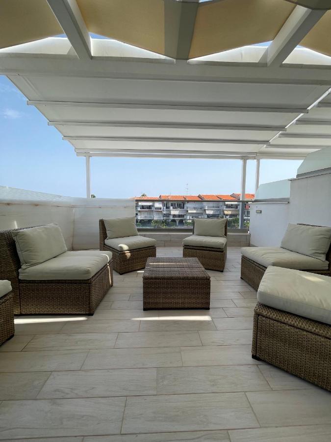 Villa Theodora In Front Of The Sea Hanioti Exterior foto